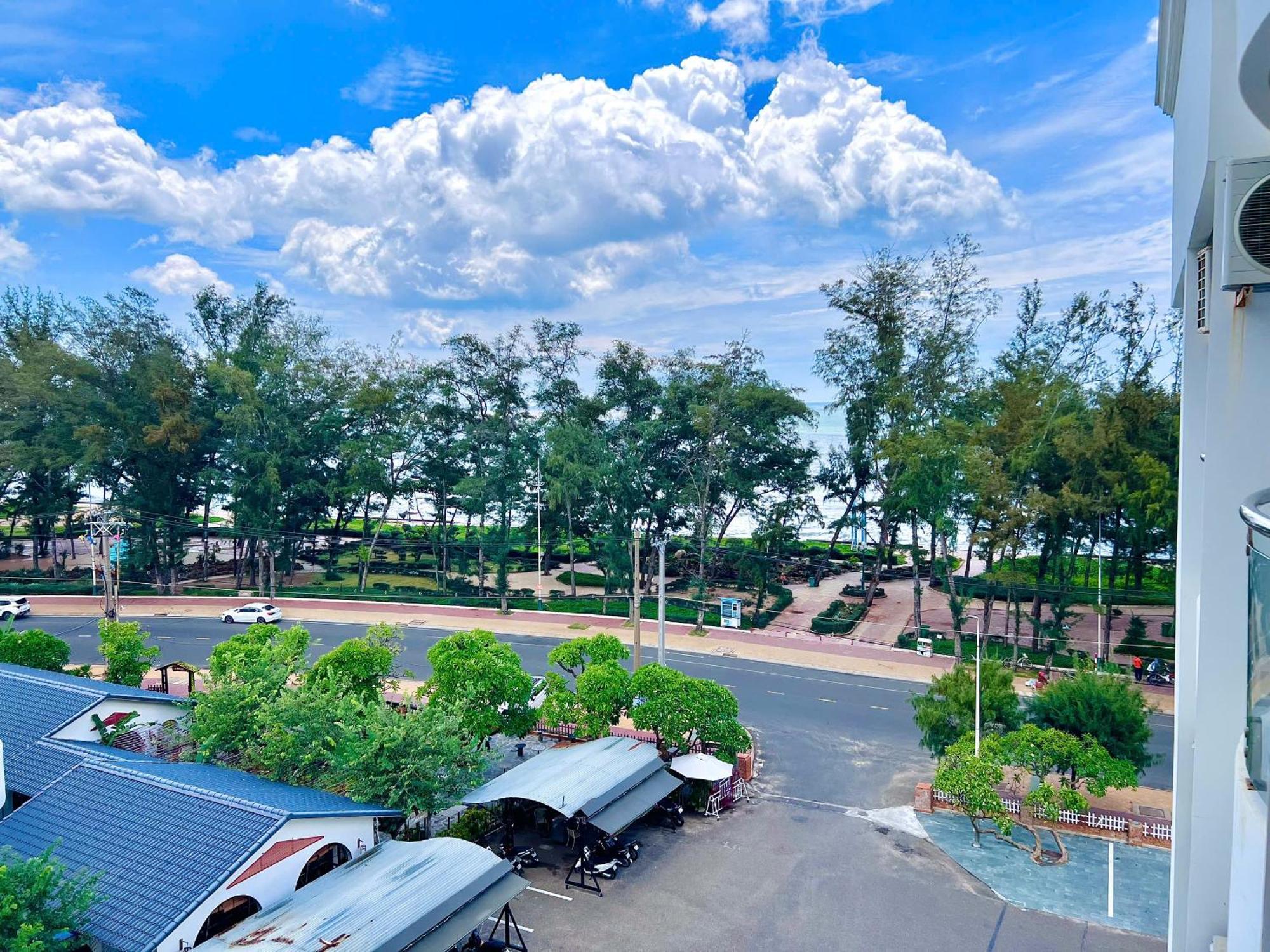 Hotel Khach San Binh Minh Phan Thiết Esterno foto