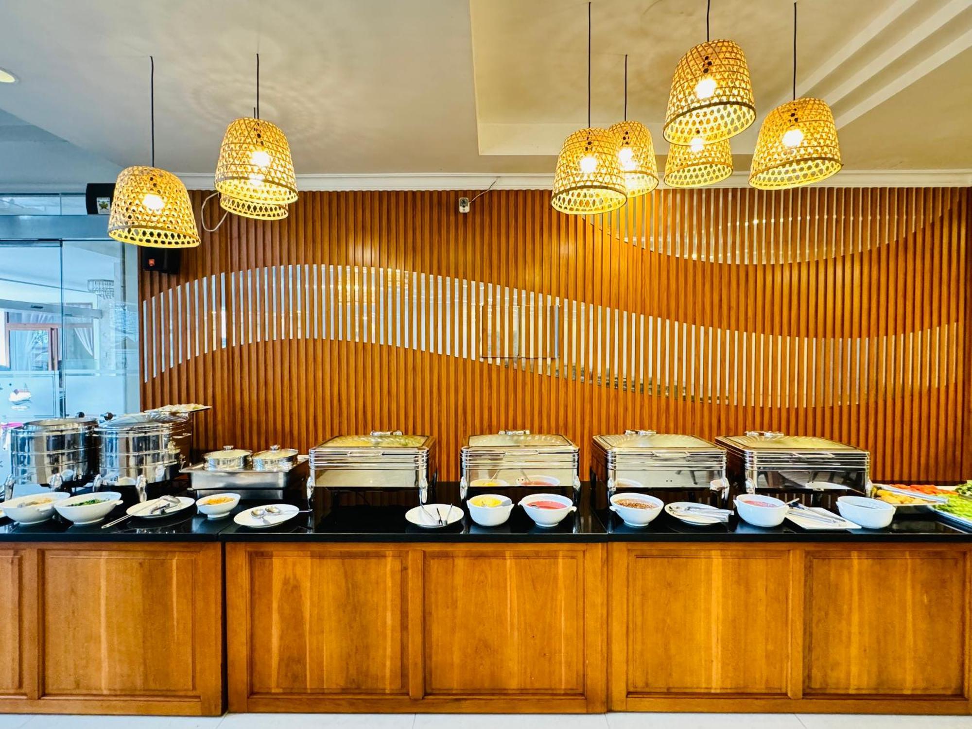 Hotel Khach San Binh Minh Phan Thiết Esterno foto