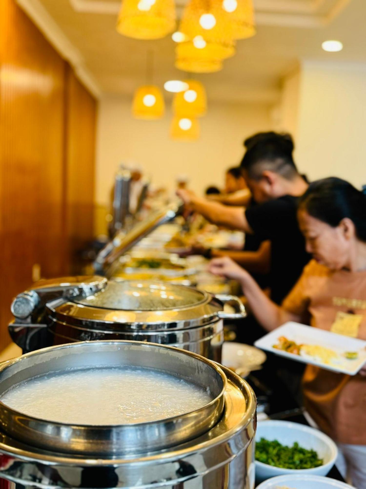 Hotel Khach San Binh Minh Phan Thiết Esterno foto